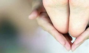 试管移植后反胃恶心影响着床是谣言，无非紧张造成的